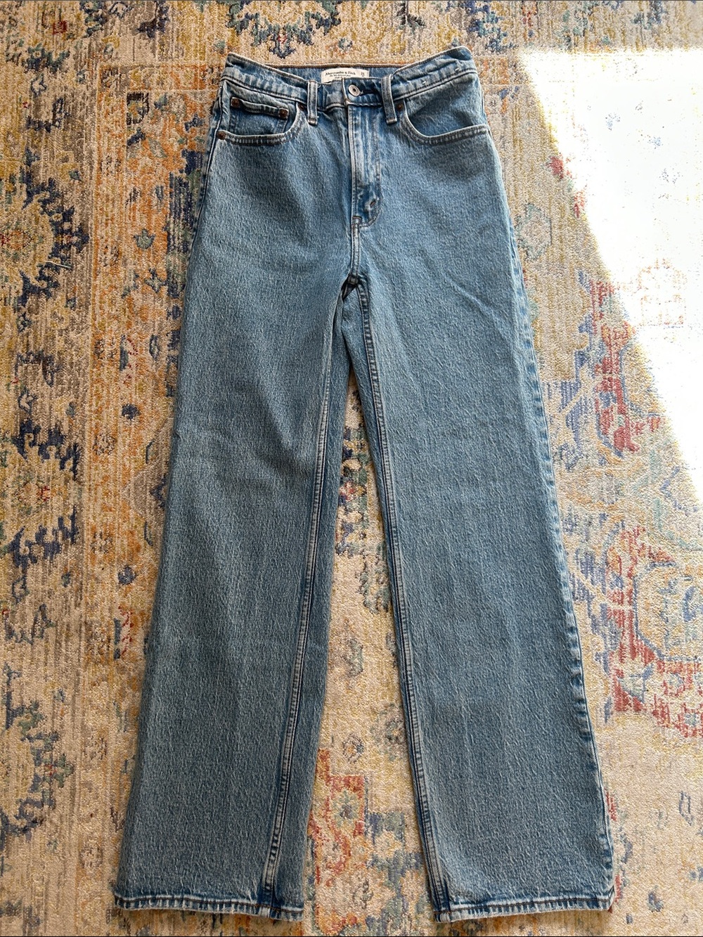 Abercrombie & Fitch 90s Straight-Leg Jeans
